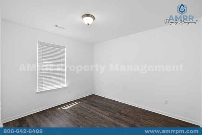 Building Photo - Move-In Ready 3-Bedroom Townhome – Ideal f...