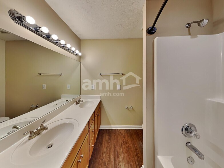 Building Photo - 2920 Bray Ct