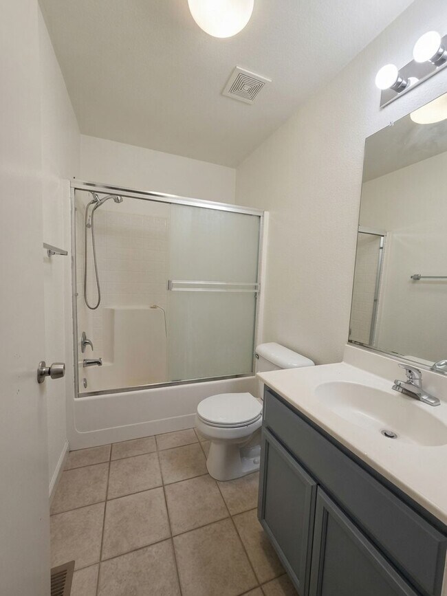 Building Photo - Spacious 4-Bedroom Home with Solar, Finished Garage, Large Pantry & Low-Maintenance Backyard in M...