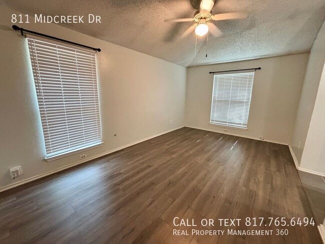 Building Photo - 811 Midcreek Dr