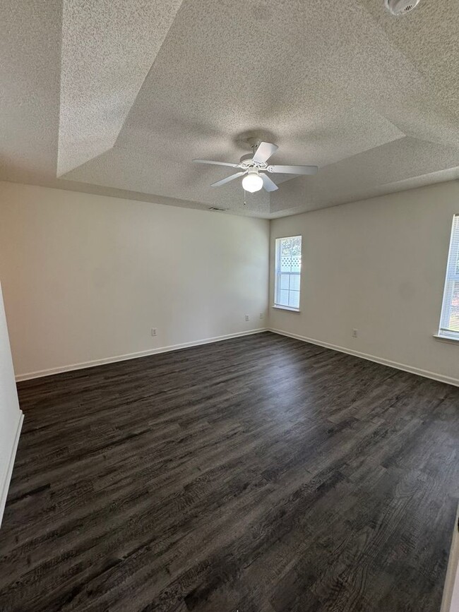 Building Photo - 132 Springwood Ln