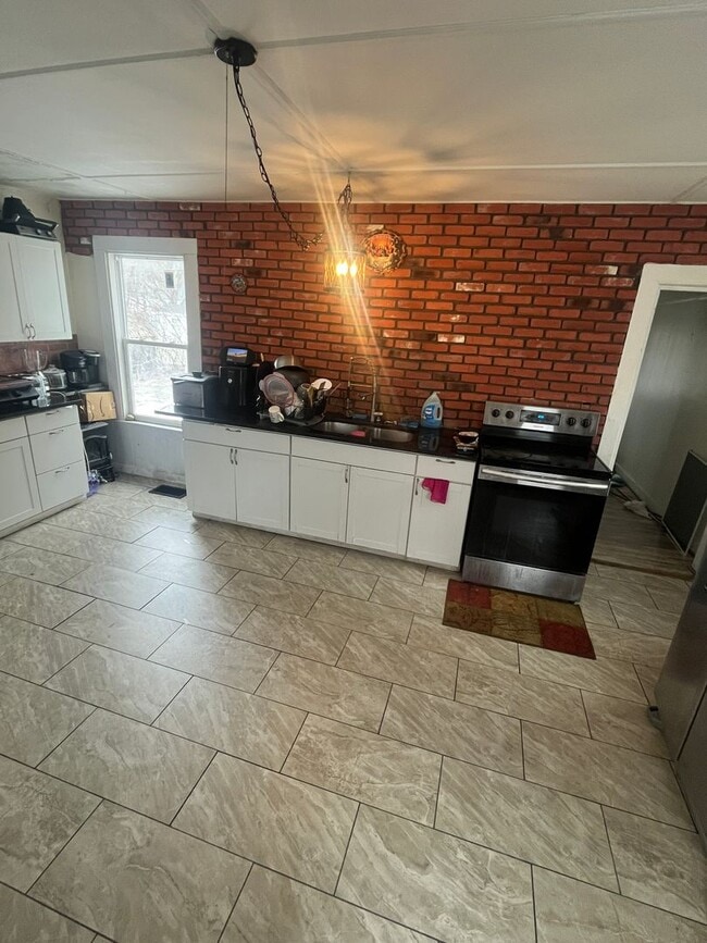 Building Photo - 38 Ramsdell St