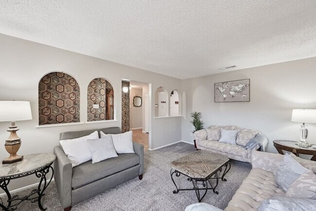 Building Photo - 1712 Meadowlane Terrace