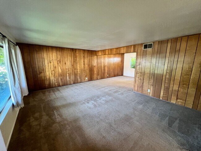 Building Photo - Spacious Home in Wonderful Davis Neighborhood!