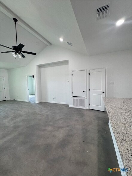 Building Photo - 907 Smoke Tree Ln