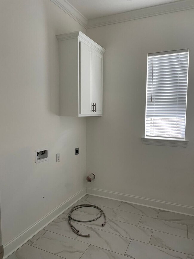 Building Photo - Luxurious 4 bedroom home available JANUARY 19th in Lafayette!