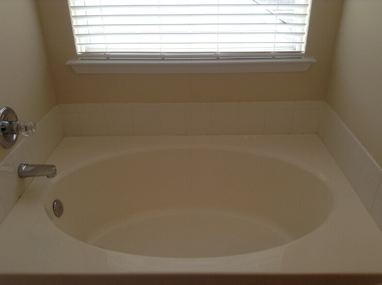 Building Photo - 139 Ashmont Dr