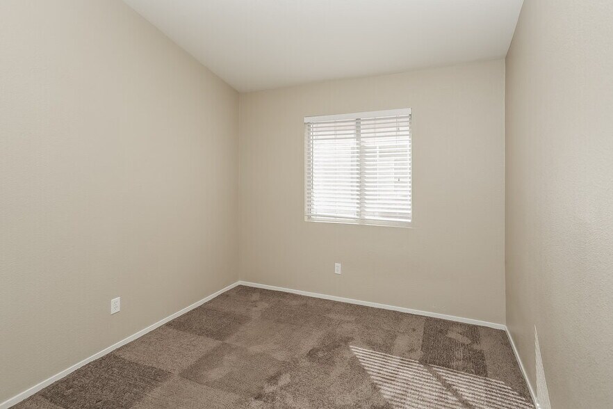 Building Photo - 2103 Point Morada Ave