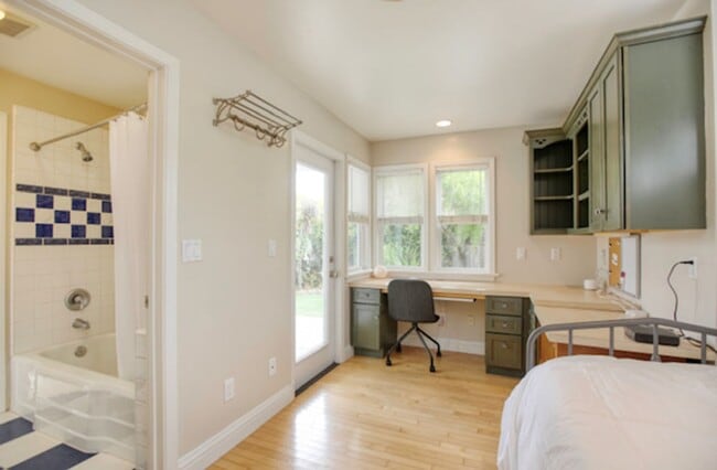 Building Photo - Beautiful Shell Beach Home