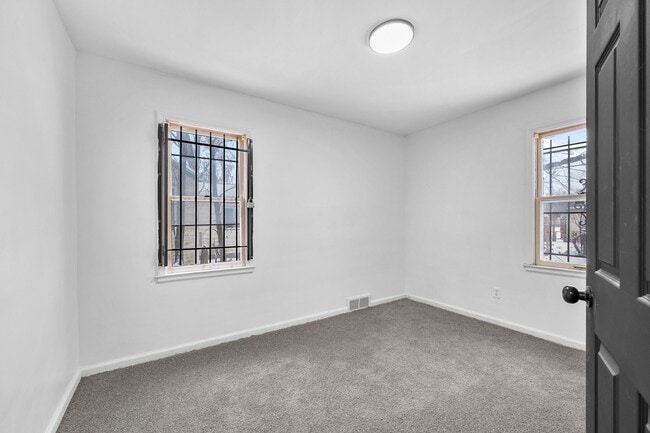 Building Photo - 18525 Westmoreland Rd