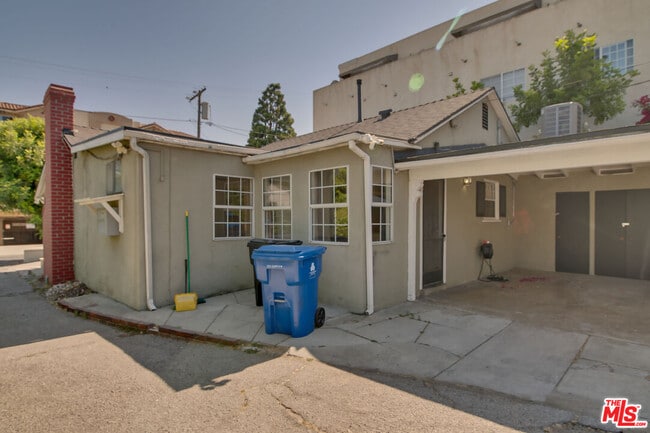 Building Photo - 10829 Kling St