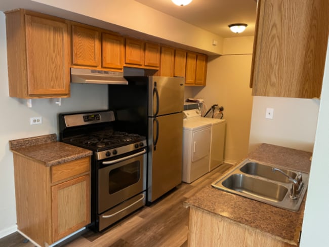 Building Photo - 10S421 Echo Ln