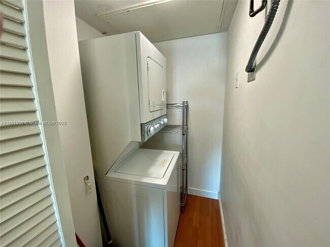 Building Photo - 1650 Brickell Ave
