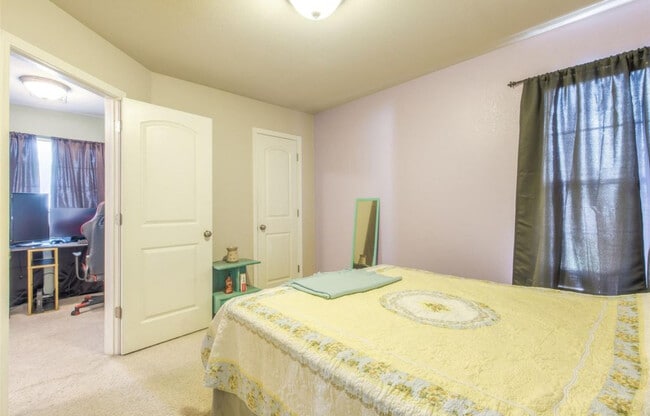 Building Photo - 11220 S Cedar St