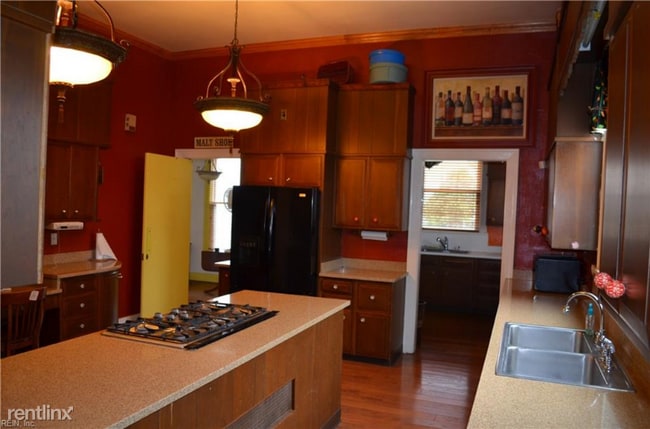 Building Photo - 6 br, 4 bath House - 200 S High St