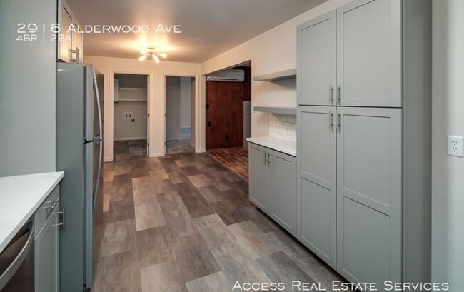 Building Photo - 2916 Alderwood Ave