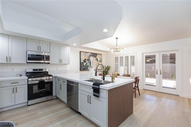 Building Photo - 9762 Silver Dusk Ct