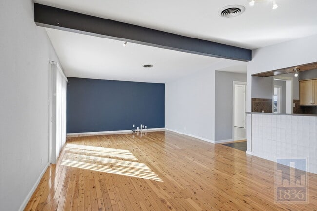 Building Photo - 2416 S 5th St