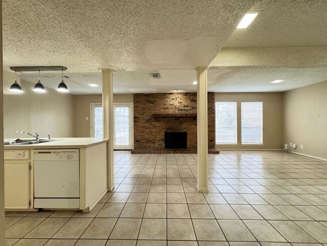 Building Photo - 4217 Aberdeen Dr