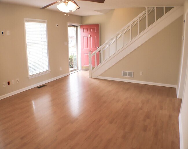 Building Photo - Lovely 5 bedroom, 2 bathroom brick home in Reidsville