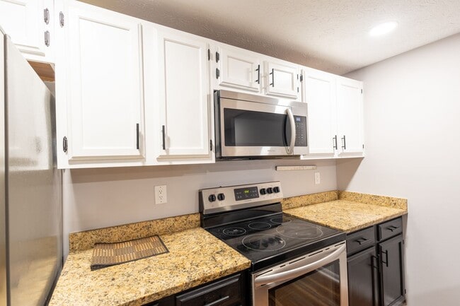 Building Photo - Lovely 2 BR/1 BA Condo in Columbia!