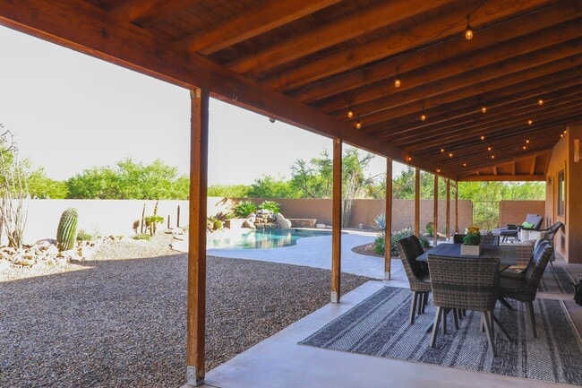 Building Photo - Contemporary Desert Beauty with Pool