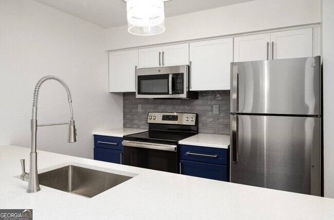 Building Photo - 6873 Peachtree Blvd