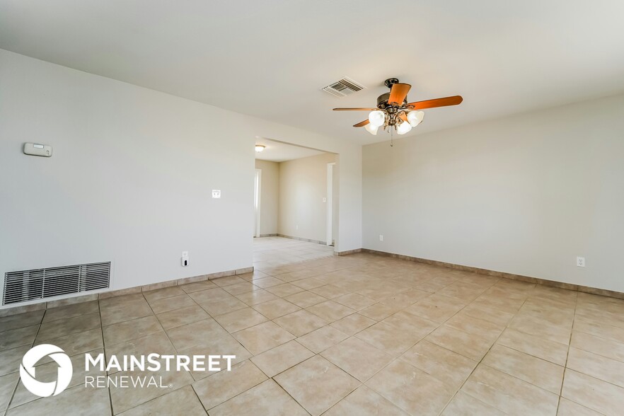Building Photo - 7400 W Calle Medina