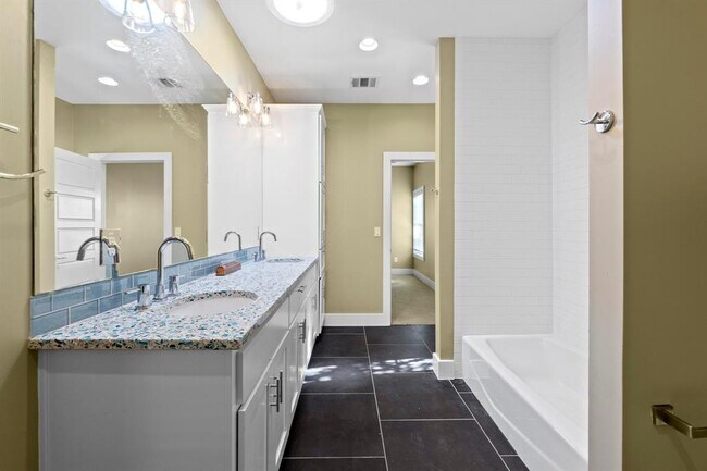 Building Photo - 2609 Oak Haven Dr