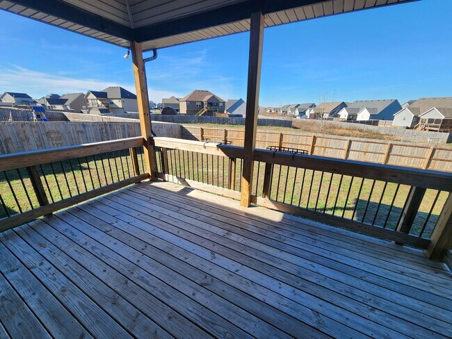 Building Photo - Luxury Home