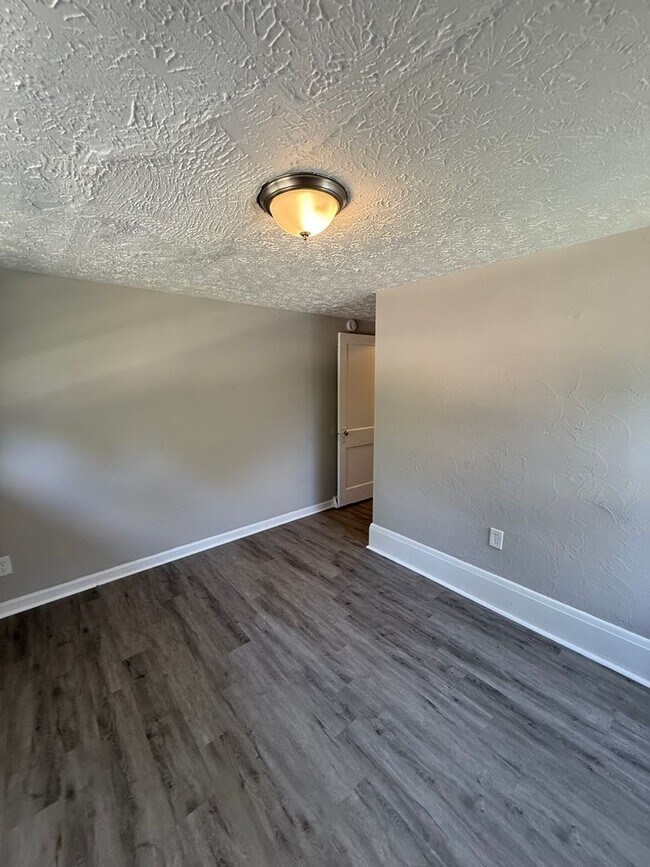 Building Photo - Coming Soon! Section 8 Accepted! Newly Ren...