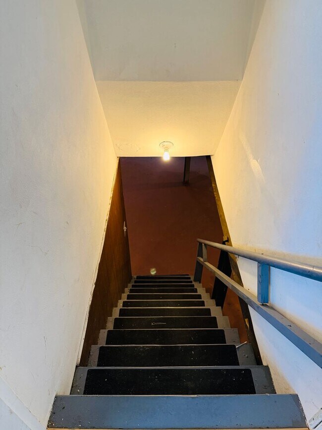 Building Photo - Spacious 3 Bedroom Rental!