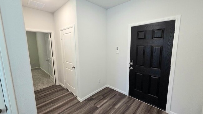 Building Photo - 920 Santa Lucia Dr