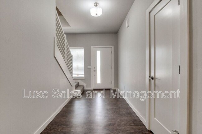 Building Photo - 17604 Sunny Hollow Rd