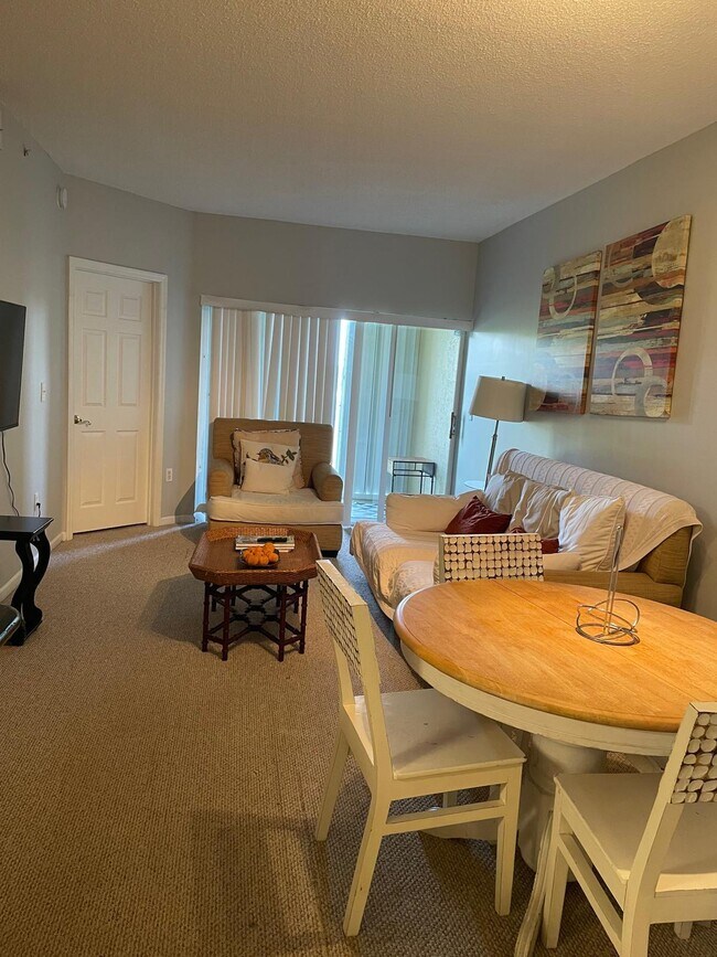 Building Photo - 2060 Greenview Shores Blvd