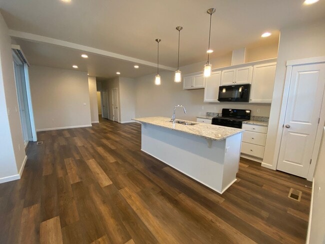 Building Photo - THE GLEANNS AT BARBERRY!