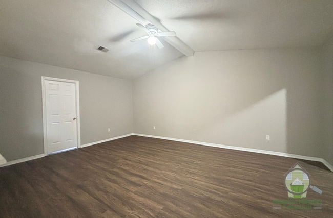 Building Photo - 103 Parkston Ave