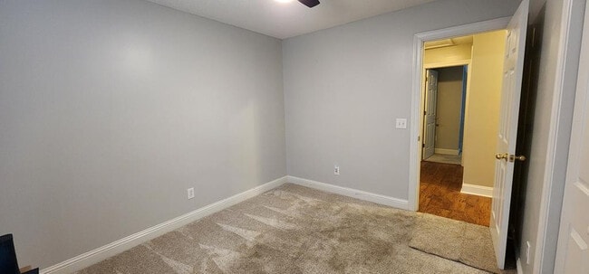 Building Photo - 1159 Shoreland Dr