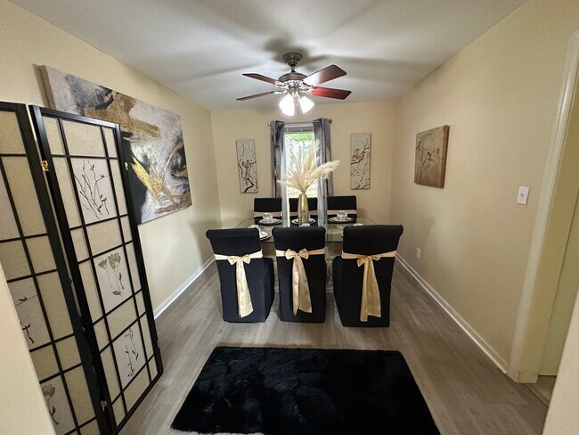 Building Photo - For Rent: Charming 4-Bedroom Colonial in C...