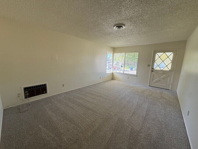 Building Photo - 4694001/85