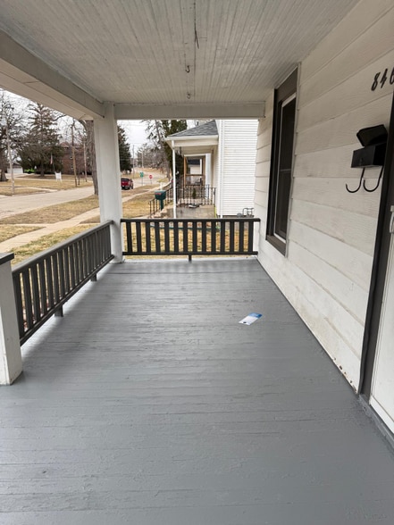 Building Photo - 846 Roscoe Ave