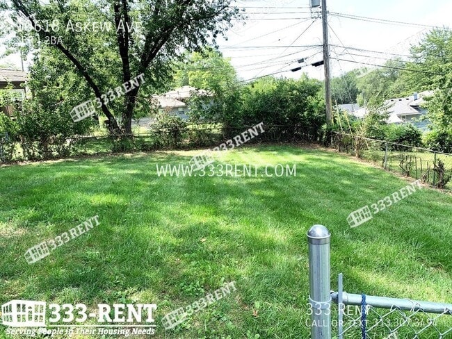 Building Photo - 10618 Askew Ave