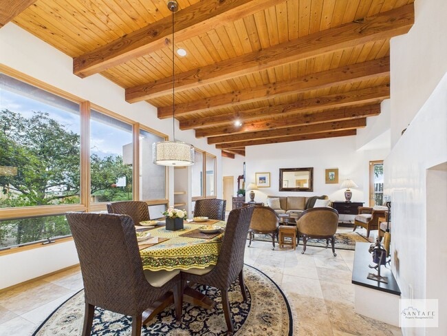 Building Photo - Stylish Home in Eldorado | Furnished or Un...