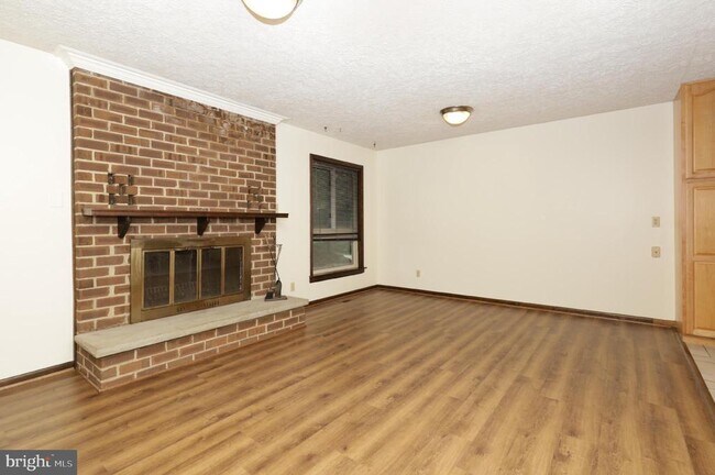 Building Photo - 11800 Wolf Run Ln