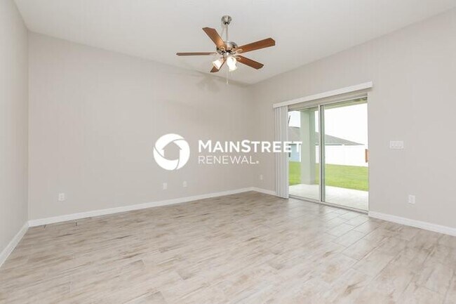 Building Photo - 3 Bedroom Pet-Friendly Home in GRAND ISLAND, FL with Main Street Renewal