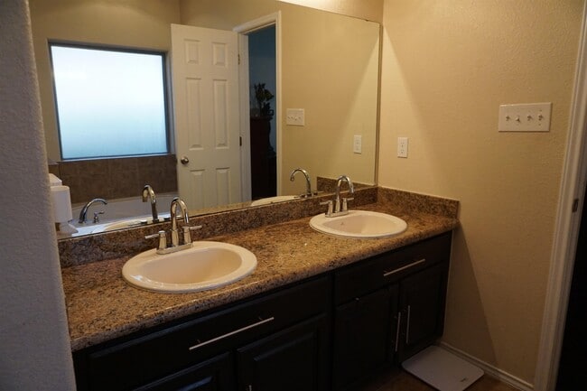 Building Photo - 336 Sabal Loop