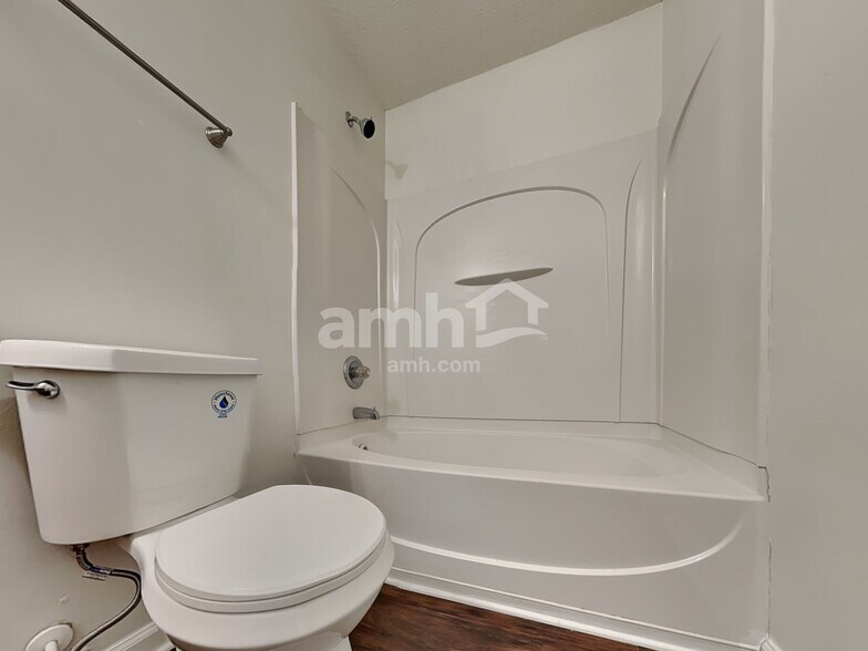 Building Photo - 137 Bellfare Dr