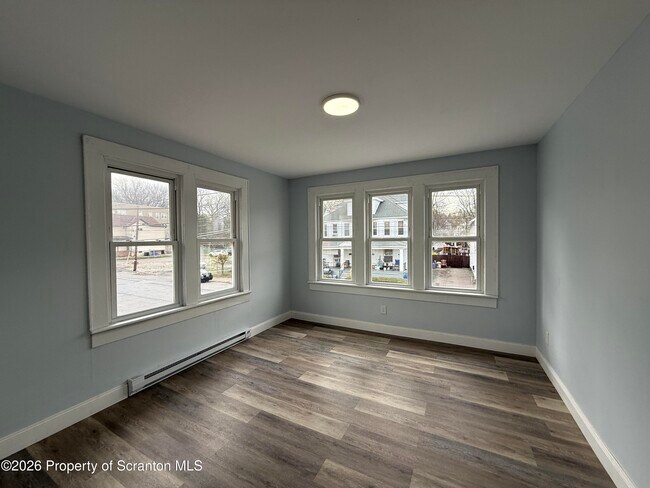 Building Photo - 1319 Capouse Ave