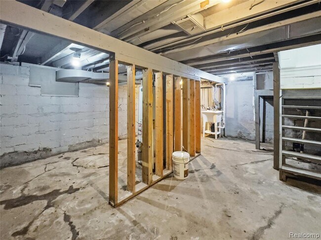 Building Photo - 2124 Bernice Ave
