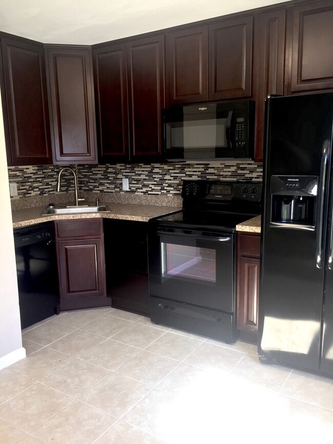 Building Photo - 915 Green St